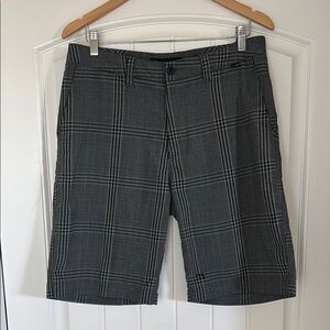 Travis Mathew Black Green Plaid Performance Stretch‎ Golf Shorts Mens Size 32